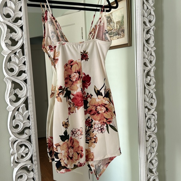 Floral asymmetrical cocktail dress - Picture 4 of 5